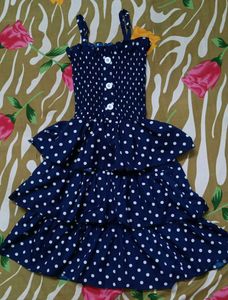 SIMPLE ELEGANT SLEEVELESS FROCK (6-8 Years)