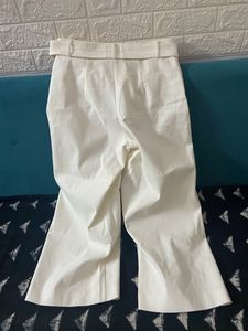 Wide Legged Straight Jeans With Belt