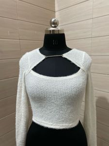 Pintresty 🌸White Fuzzy Cutout Crop Top