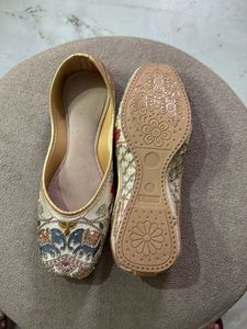 Embroidered Jutti Flats