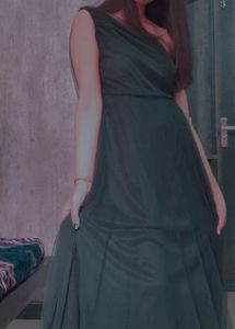 One-Shoulder Green gown with attached dupatta