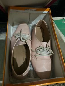 Chic Pink Lace-Up Oxford Flats