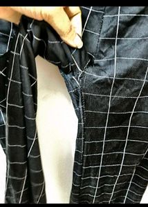 Chic Black &amp; White Checked Pants