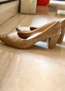 Beige Croc Embossed 👠 heels (S- 41/42)