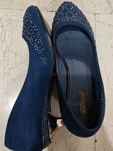 Blue Embellished Pointed heels