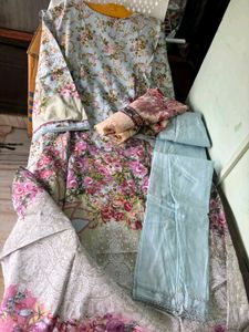 Beautiful Floral Print Kurta Set