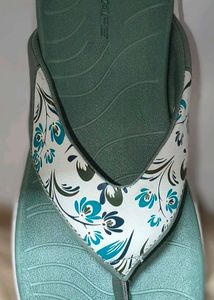 Red tape Floral Flip-Flops for Women