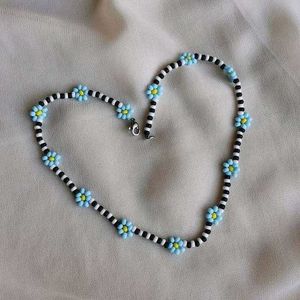 Daisy Beaded Necklace