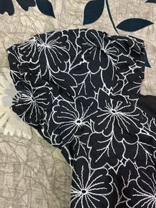 Black colour crop top V