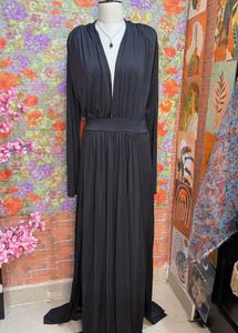 Dracula Black Maxi Dress for Diva🧚🏻‍♂️