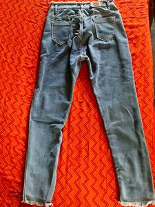 High Waisted Frayed Hem Jeans