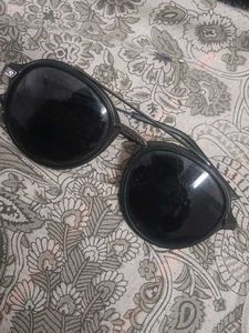 Round Black Sunglasses with mirror