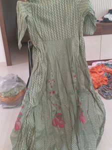 Elegant Light Green Kurta with Floral Print