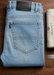 Light Wash Relaxed Fit Jeans