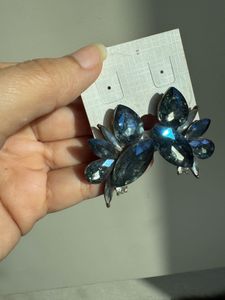 PRICE DROP‼️Beautiful ✨Blue Crystal Earrings