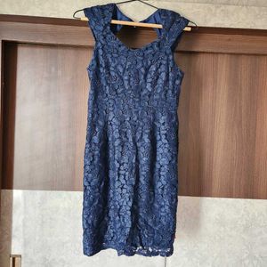 Elegant Navy Lace Dress with Cutout