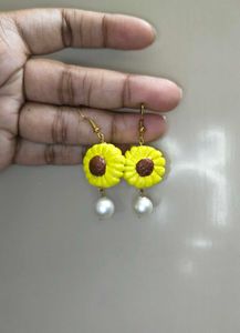 Cheerful Sunflower Pearl Earrings 🌻