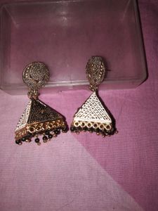 🎁New Black N White Triangle Jhumki