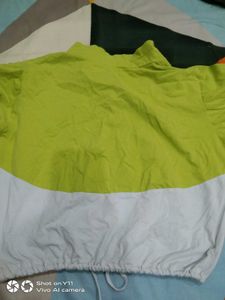 Colorblock Zip-Up Cropped Top