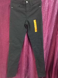 Classic Black Skinny Jeans