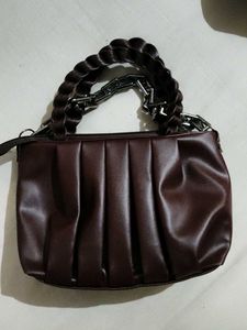 Chic Pleated Handbag with Chain Strap