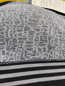 809 -- Removable pad sports bra