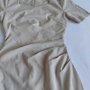 Elegant Beige Ruched Bodycon Dress 🌼✨️