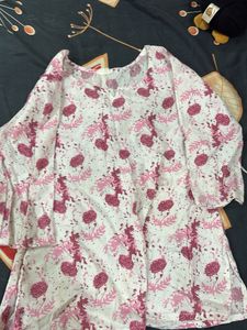 Elegant White Kurta with Pink Floral Print