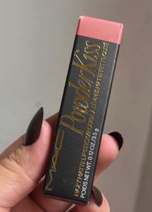 Mac powder kiss shade 930 Breakthrough