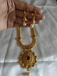 Gold Tone Necklace &amp; Earring Set