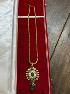 Elegant Emerald & Pearl Pendant Necklace