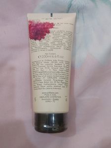 Oriflame  Loved Up Shower Gel (Plum&amp;Black Pepper) 200ml