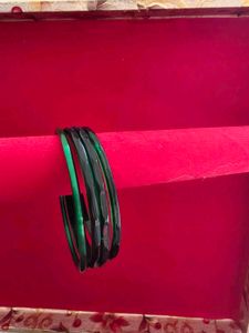 31 pcs Glass Bangles Combo- Red &amp; Green ⁃
