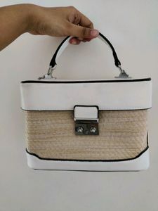 NEW FOREVER 21 VANITY BAG