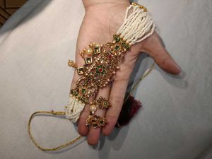 Elegant Indian Jewelry Set with Earrings