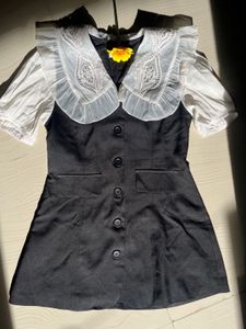 Chic Black Dress with Lace Collar