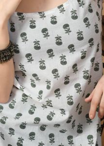 Floral Print Sleeveless Kurta