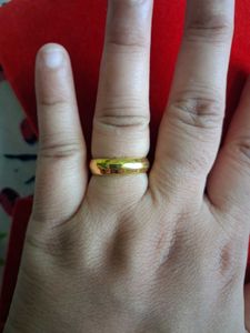 Elegant Gold Band Ring
