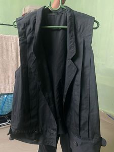 Sleek Black Sleeveless Blazer Vest
