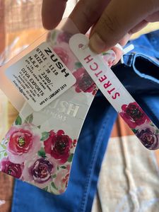 Zush Strechable Jeans - size 38. Unused