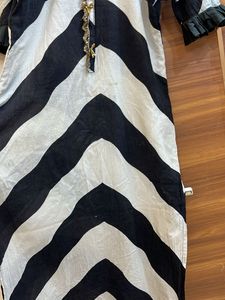 Stylish Black &amp; White Striped Kurta