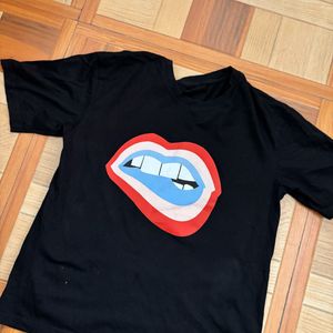 Unique Lips Graphic T-Shirt