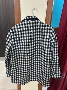 Houndstooth Blazer - Chic & Classic
