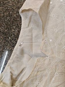 sale 🥳🥳White Embroidered Kurta Set