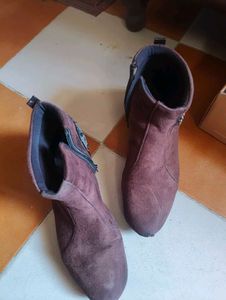 Suede Ankle Boots 👢