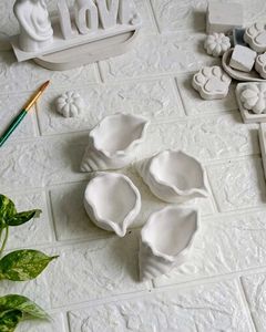 Beautiful Coach candle holder set of 4