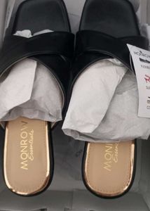 Monrow Essentials Black Wedge Sandals
