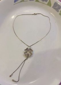 Elegant Vintage Flower Pendant Necklace