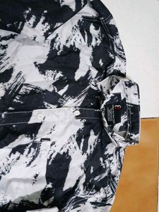 Men's Black &amp; White Abstract Print Shirt