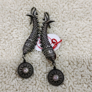silver look alike Bugadi cum earing
